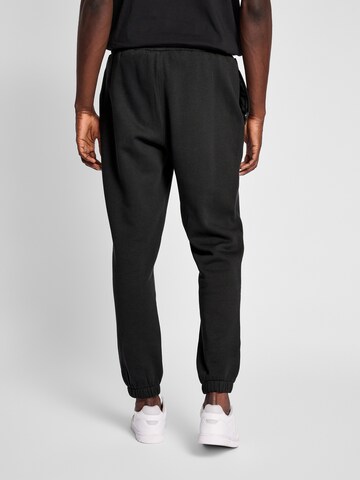 Tapered Pantaloni di Hummel in nero