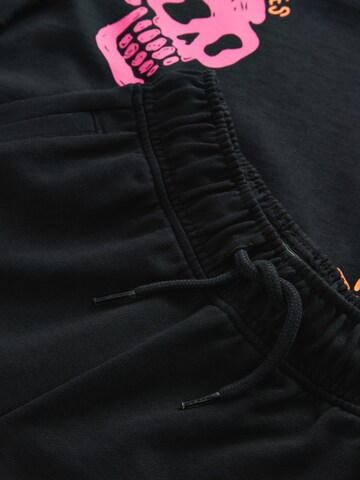 Next Set in Black