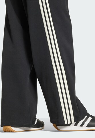 ADIDAS SPORTSWEAR Lużny krój Spodnie sportowe w kolorze czarny