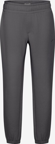 !Solid Tapered Broek 'Hanso' in Grijs: voorkant