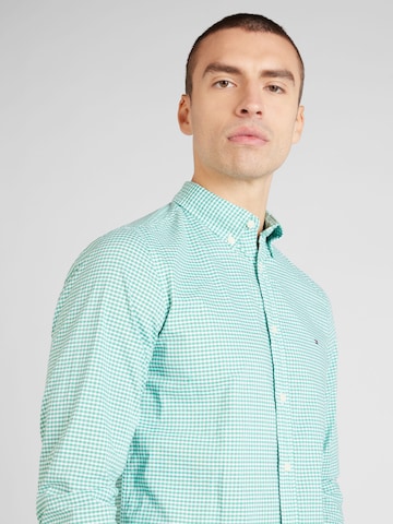 žalia TOMMY HILFIGER Priglundantis modelis Marškiniai