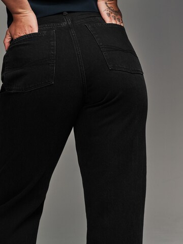 Tapered Jeans di Next in nero
