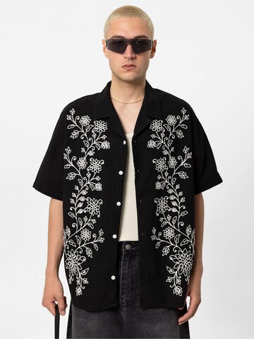 Camicia 'San Benito' di VAMOS CLO in nero: frontale