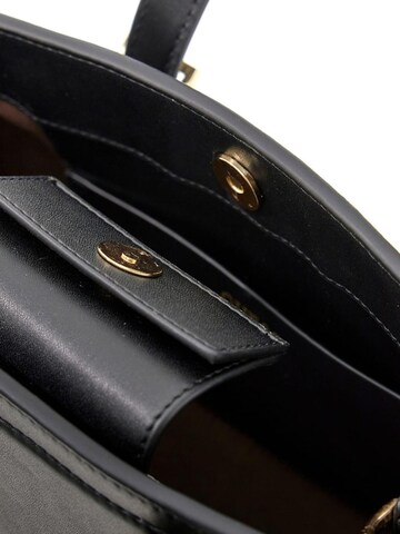 GUESS Torba za čez ramo 'Guess Sac Bandoulière Diana Maxi Satchel Black' | črna barva