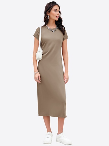 Rochie de la Imily Bela pe verde