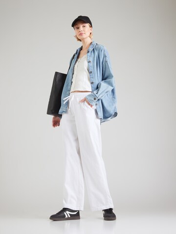 balta HOLLISTER „Baggy“ Kelnės