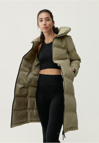 Manteau d’hiver Born Living Yoga en beige