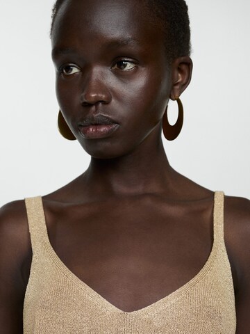 Tops en tricot 'KLING' MANGO en or