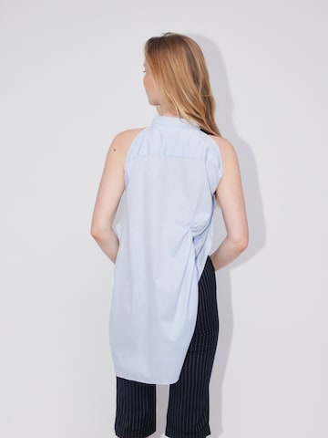 ABOUT YOU REBIRTH STUDIOS Bluse 'Shirred' in Blau