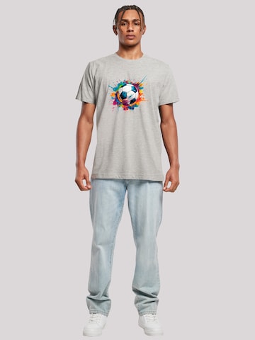 F4NT4STIC T-Shirt 'Bunte Fußball Grafik' in Grau