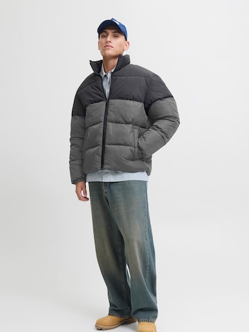 Geacă de iarnă 'JJMAZE' de la JACK & JONES pe gri