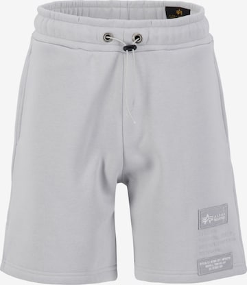 ALPHA INDUSTRIES Loosefit Broek in Grijs: voorkant