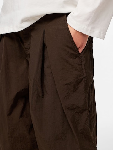 Regular Pantalon PIECES en marron