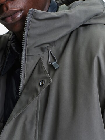 AIGLE Parka in Grau: Seite