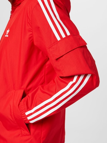 ADIDAS ORIGINALS Φθινοπωρινό και ανοιξιάτικο μπουφάν 'Adicolor Classics 3-Stripes ' σε κόκκινο