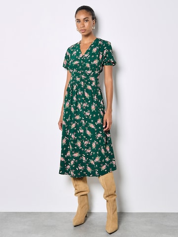 Robe Apricot en vert : devant