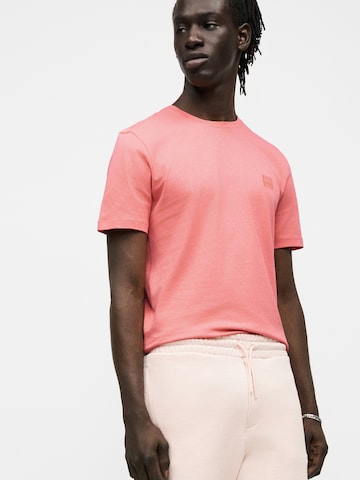 sarkans BOSS T-Krekls 'Tales'