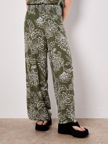 Regular Pantalon 'Sarasa' Apricot en vert