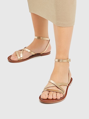 Pull&Bear Sandalen met riem in Goud