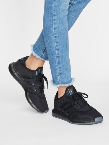 ADIDAS ORIGINALS Sneakers in Black: front