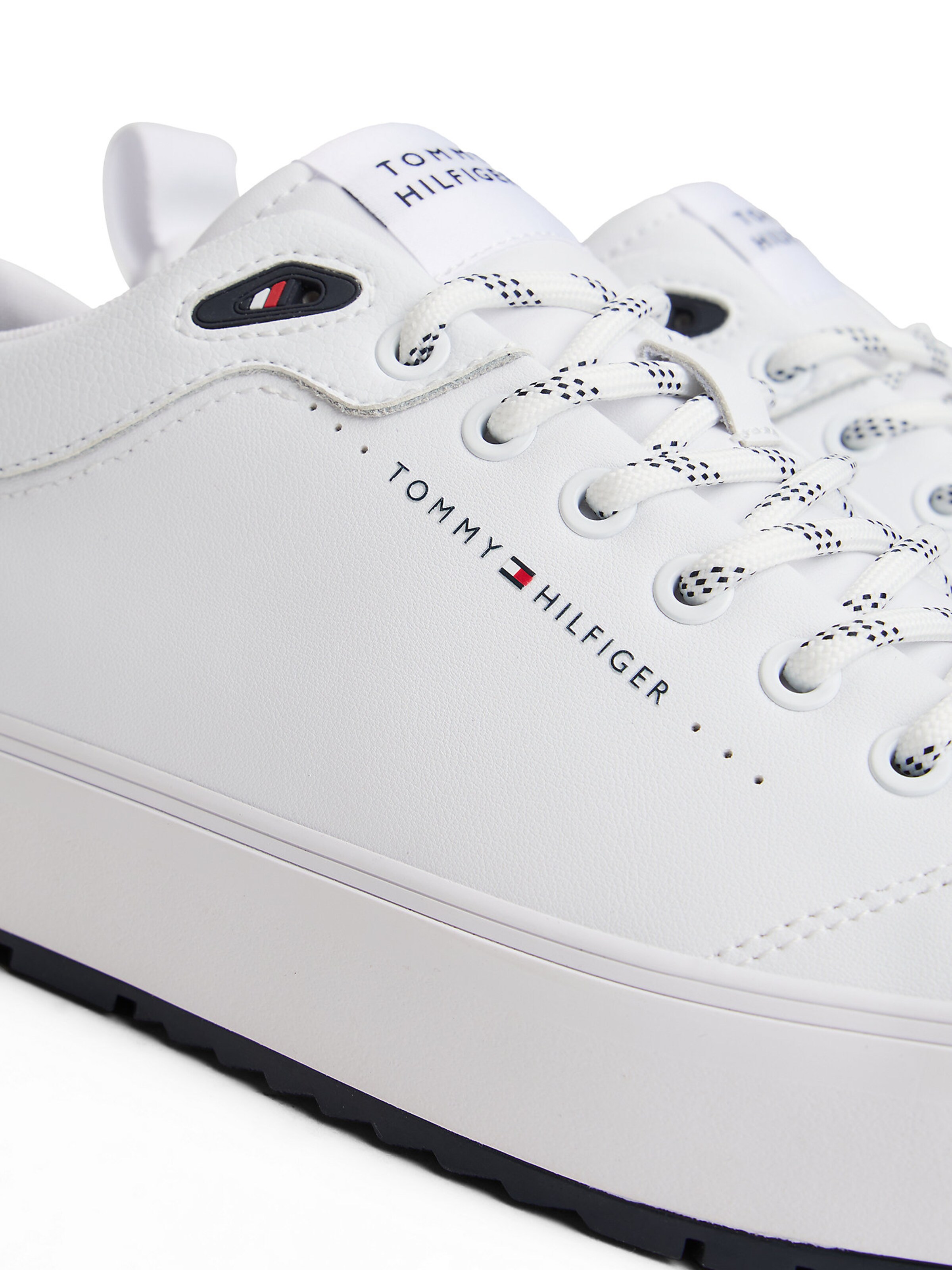 TOMMY HILFIGER Sneakers in White