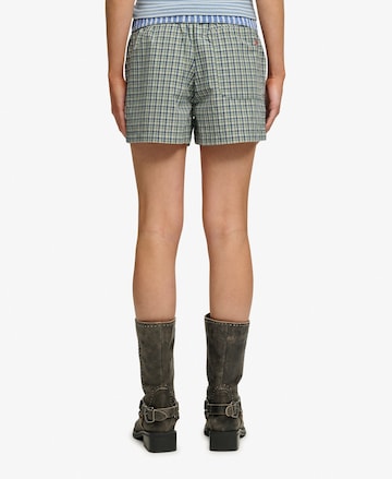 Superdry & Co Loosefit Shorts in Grün