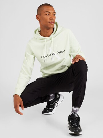 Calvin Klein Jeans Sweatshirt 'Essentials' i grøn