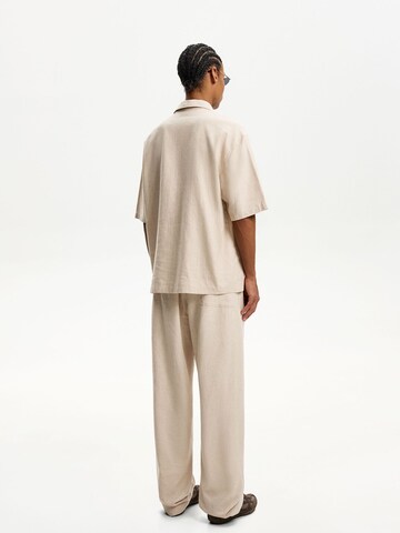 Bershka Loose fit Trousers in Beige