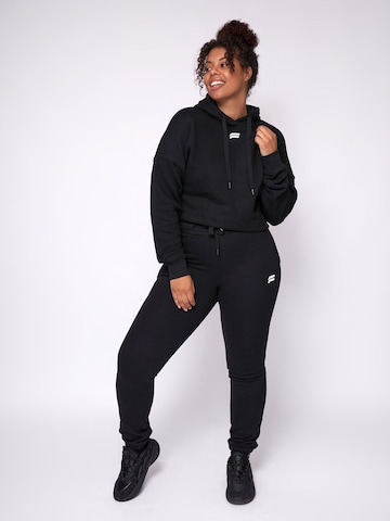 Fortex Fitness - Sudadera 'Essential Cropped Hoodie' en negro