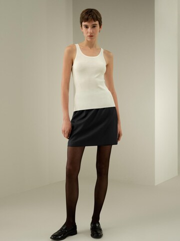 Top 'Basic Seiden Tanktop' di Lilysilk in bianco