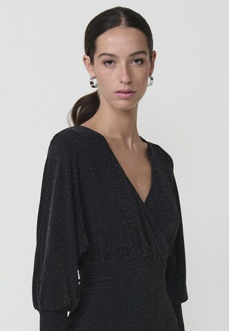 KOROSHI Kokteilové šaty - Čierna