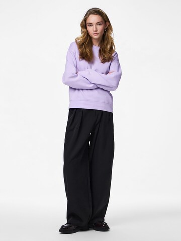 PIECES Свитшот 'PCChilli' в Лиловый