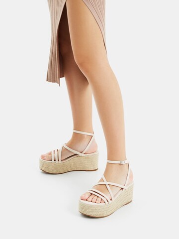 Bershka Sandal i vit: framsida