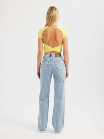 Hiccup Shirt 'Crop Top' in Yellow