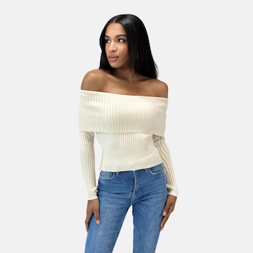 Elara Sweater in Beige: front