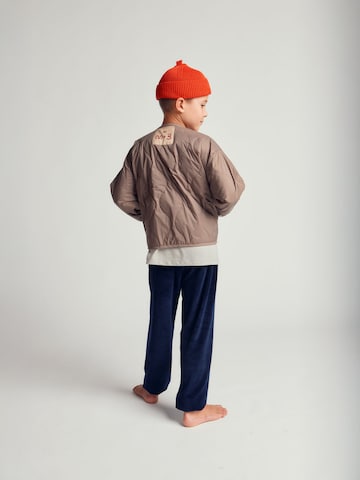 Maru + Bo Átmeneti dzseki 'LIGHT PADDED KIMONO JACKET WITH STITCHING' - barna