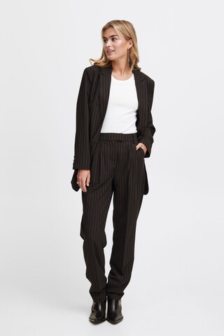 Regular Pantalon à plis 'Callie' Fransa en noir