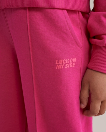 WE Fashion Regular Trousers in Pink