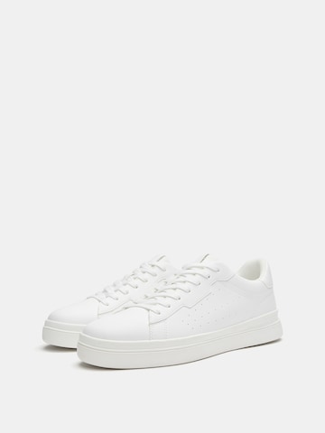 Pull&Bear Trampki niskie w kolorze biały