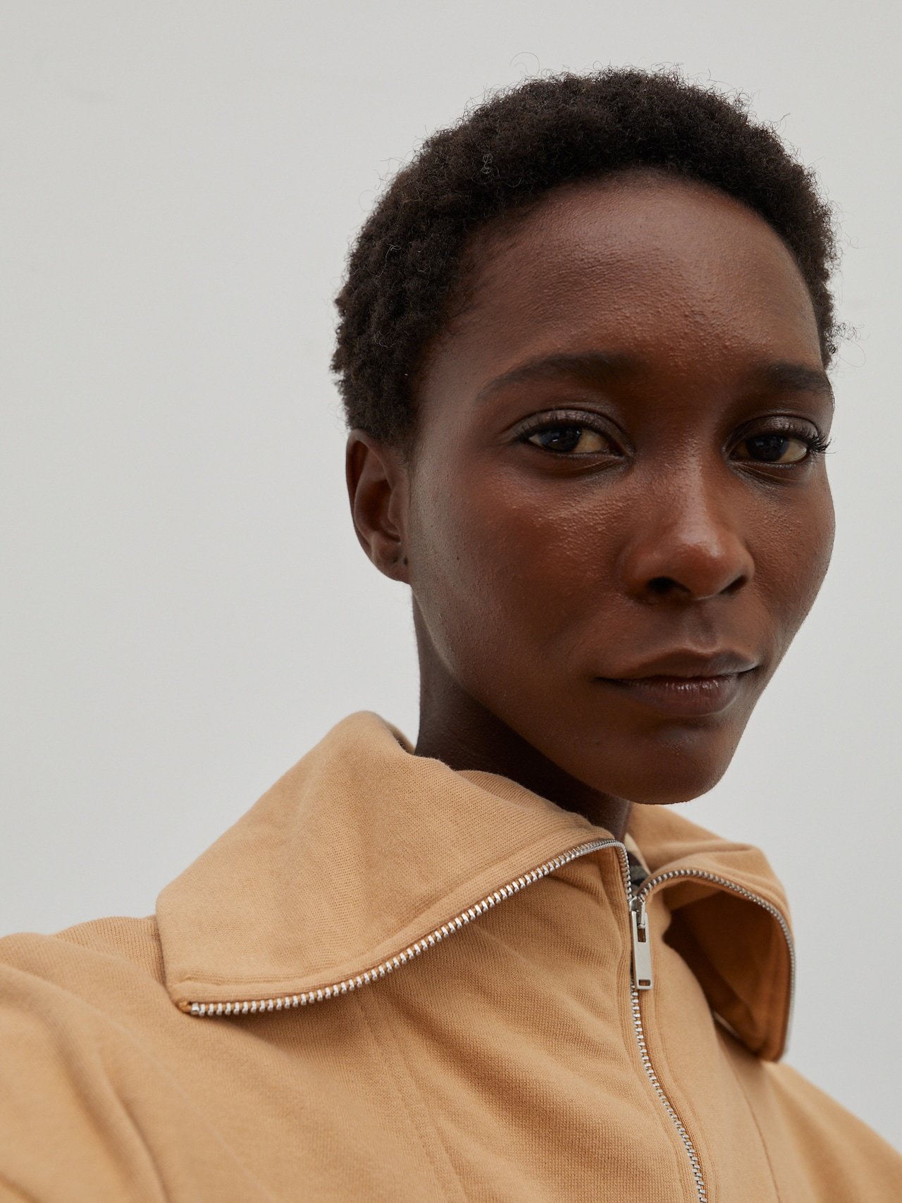 EDITED Produkte Sweatshirt 'Fionn' braun