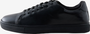 Baskets basses Next en noir : devant