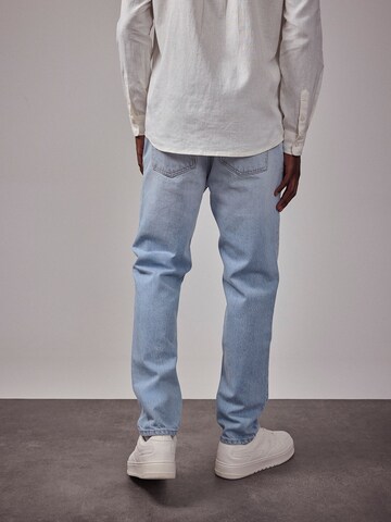 DAN FOX APPAREL Regular Jeans 'The Essential' in Blauw