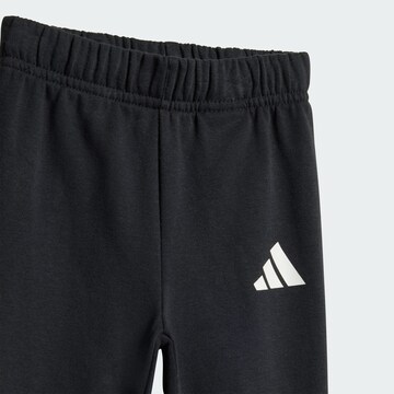 ADIDAS SPORTSWEAR Trainingsanzug 'Essentials' in Grau