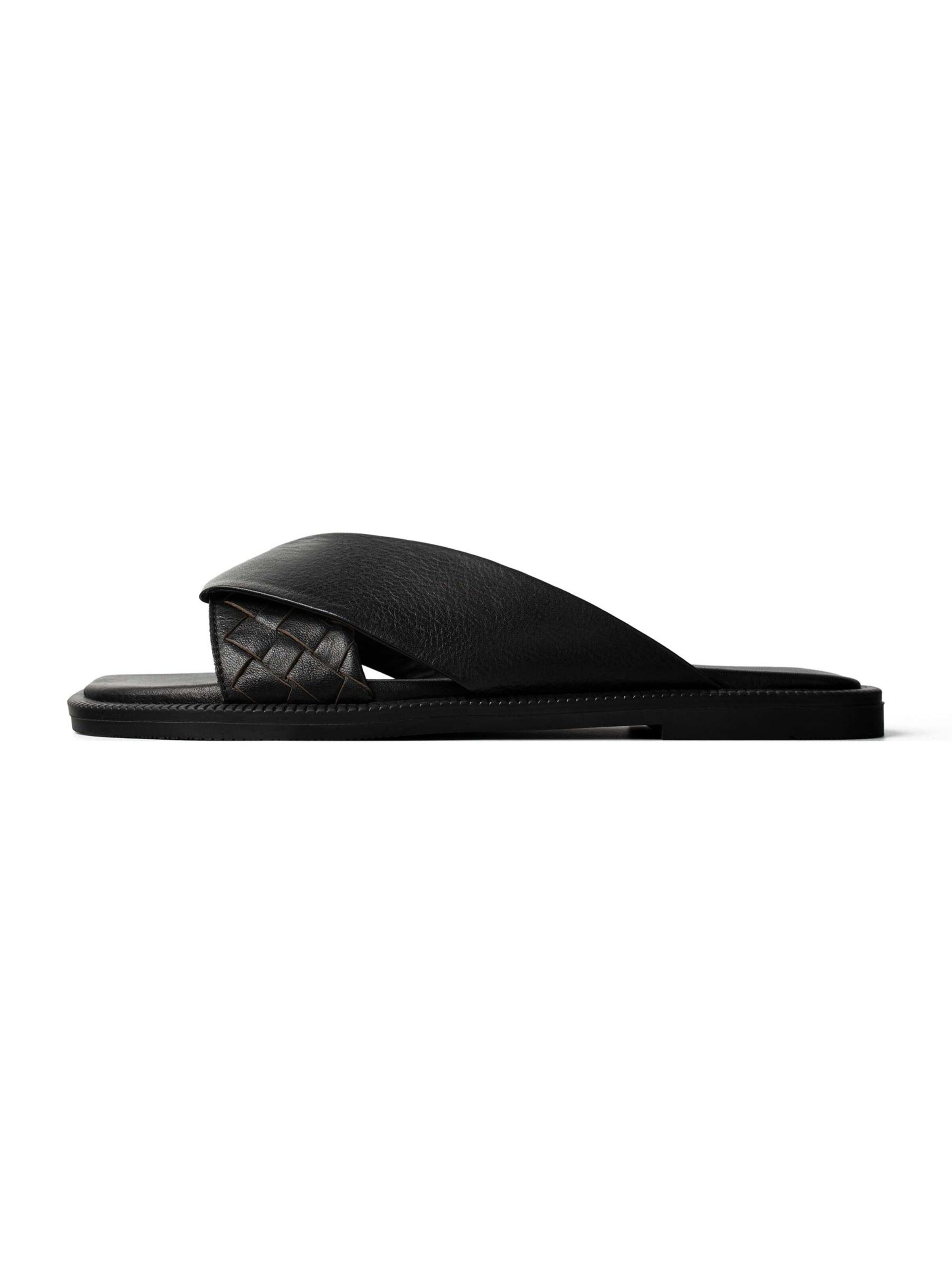L37 HANDMADE SHOES - Sapato Slip-on 'VICTORY' em preto: frente