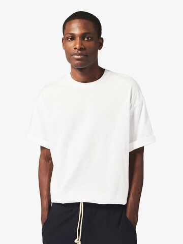 Champion Shirt in White: front
