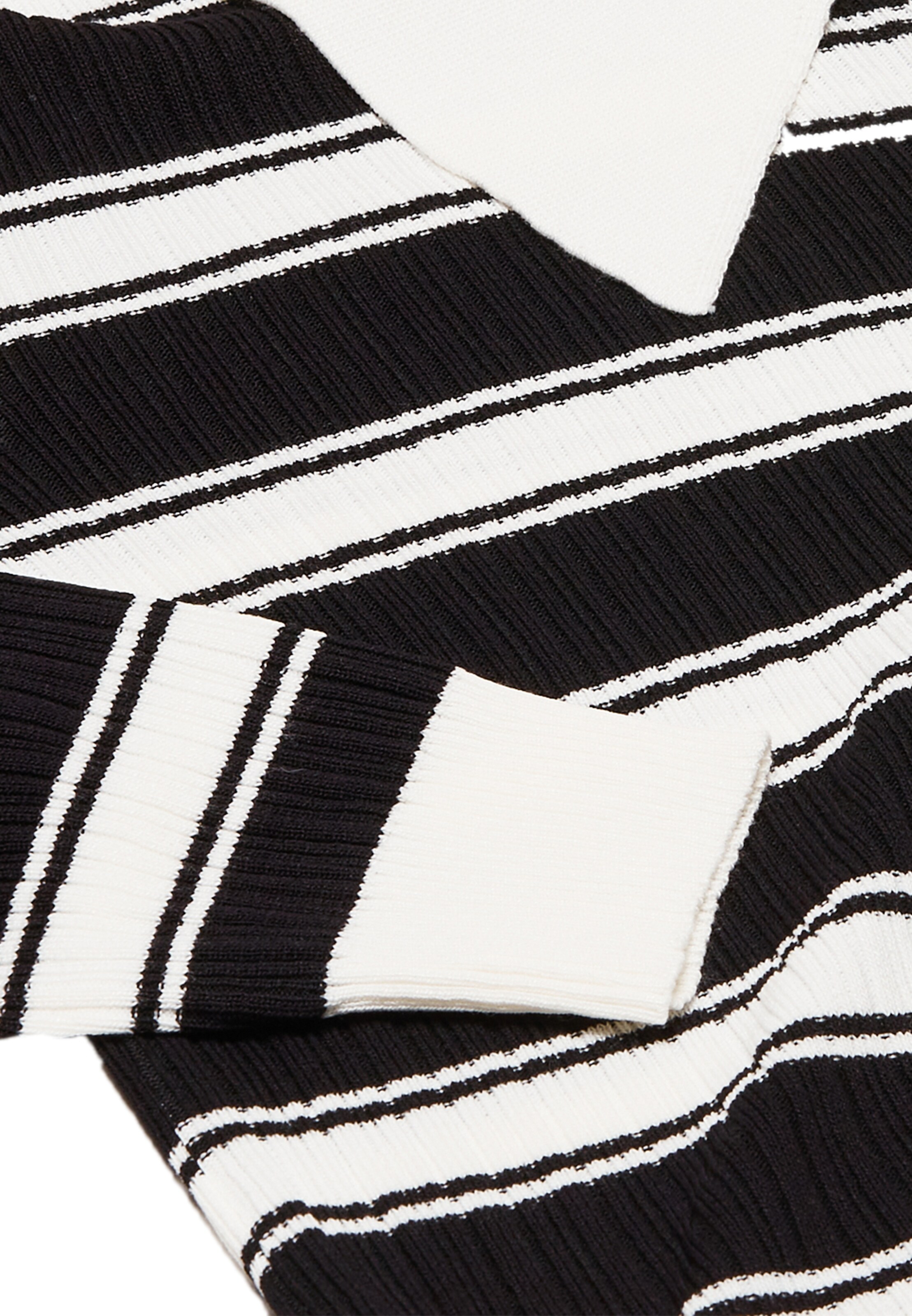 CARNEA Strickjacke in Schwarz