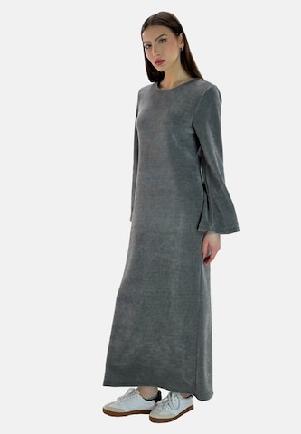 Abito di Elara in grigio