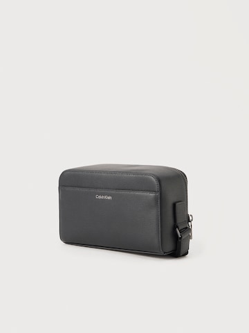 Calvin Klein - Mala de higiene em preto