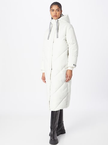 HUGO Red Зимно палто 'Favella' в бяло: отпред