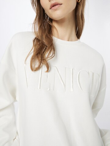 Gina Tricot Sweatshirt 'Riley' in Weiß